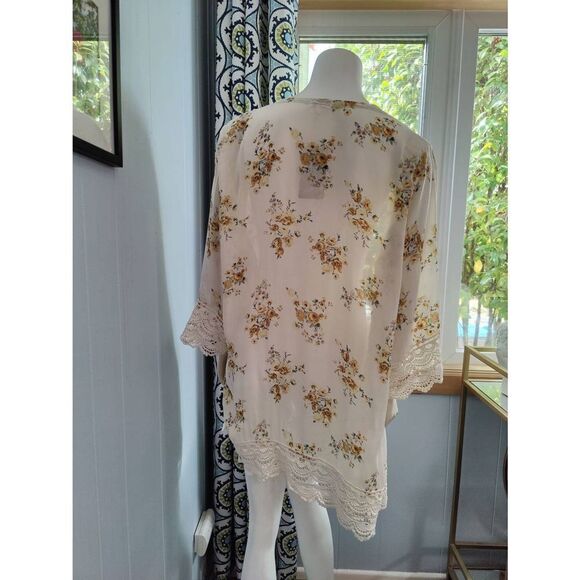 Mason & Belle Lace Edged Sheer Kimono NWT - Picture 3 of 4